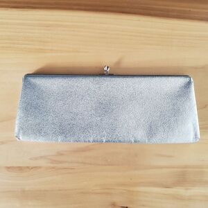 60s‎ Silver Clutch
